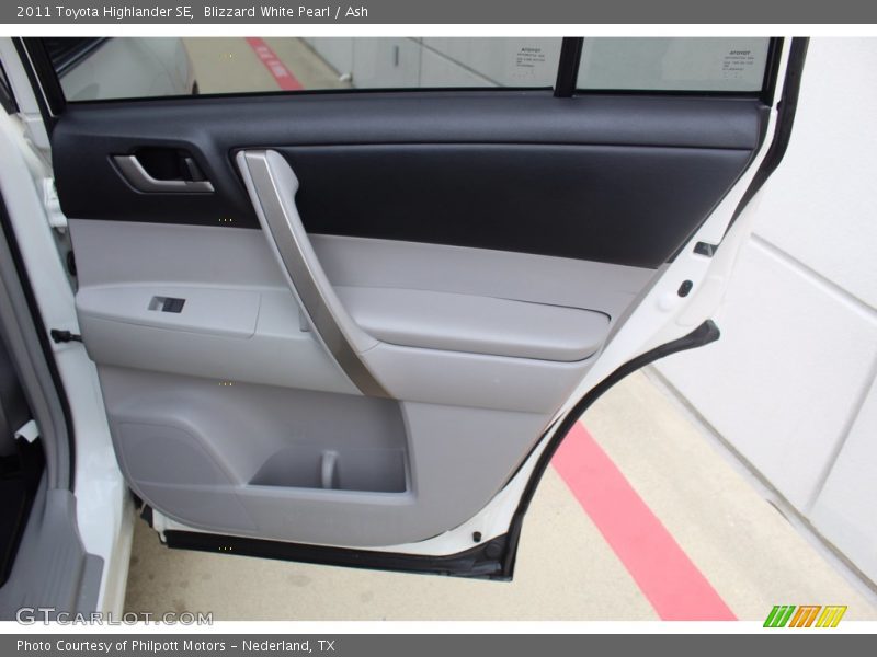 Blizzard White Pearl / Ash 2011 Toyota Highlander SE