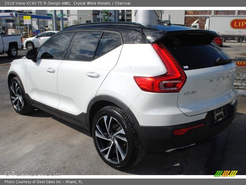 Crystal White Metallic / Charcoal 2019 Volvo XC40 T5 R-Design AWD