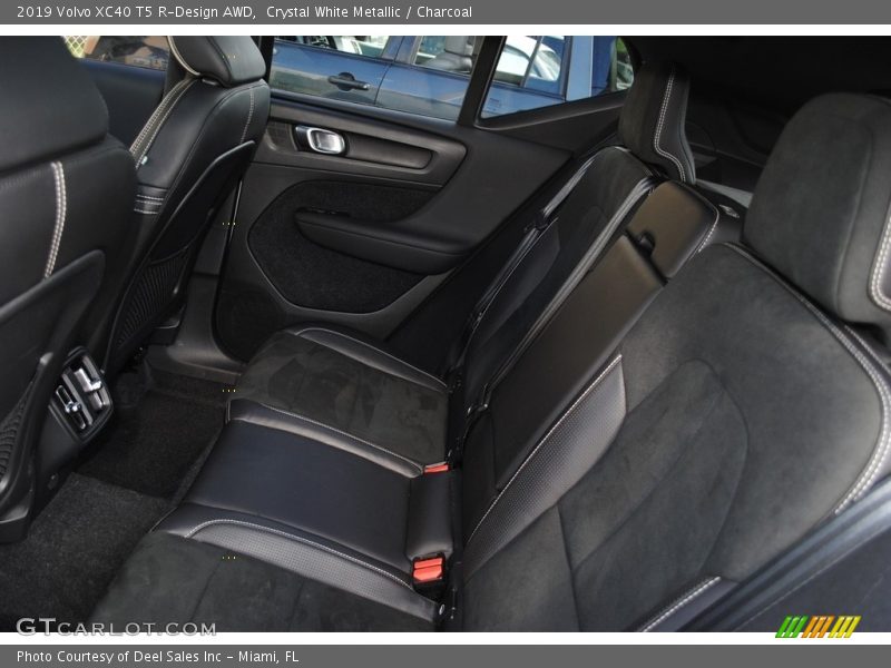 Crystal White Metallic / Charcoal 2019 Volvo XC40 T5 R-Design AWD