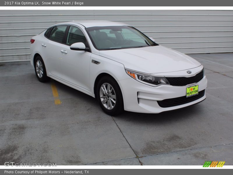 Front 3/4 View of 2017 Optima LX