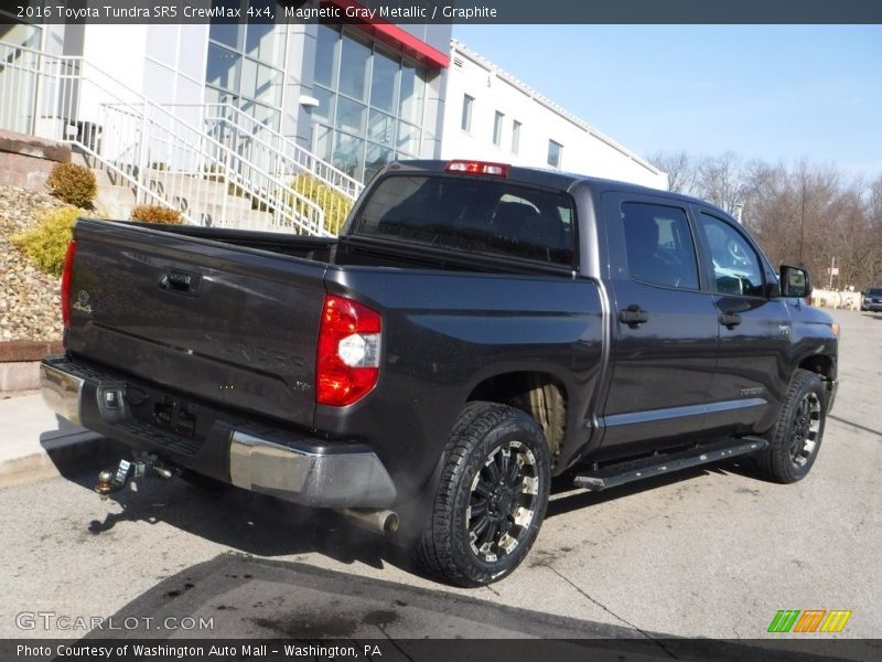 Magnetic Gray Metallic / Graphite 2016 Toyota Tundra SR5 CrewMax 4x4