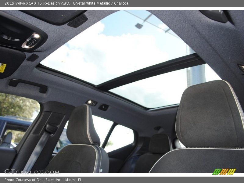 Crystal White Metallic / Charcoal 2019 Volvo XC40 T5 R-Design AWD
