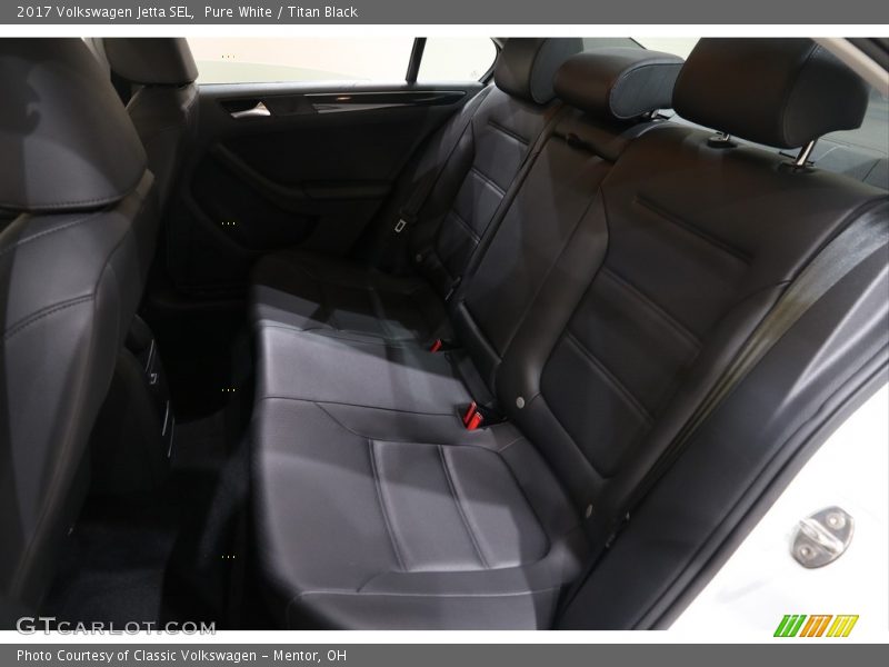Pure White / Titan Black 2017 Volkswagen Jetta SEL