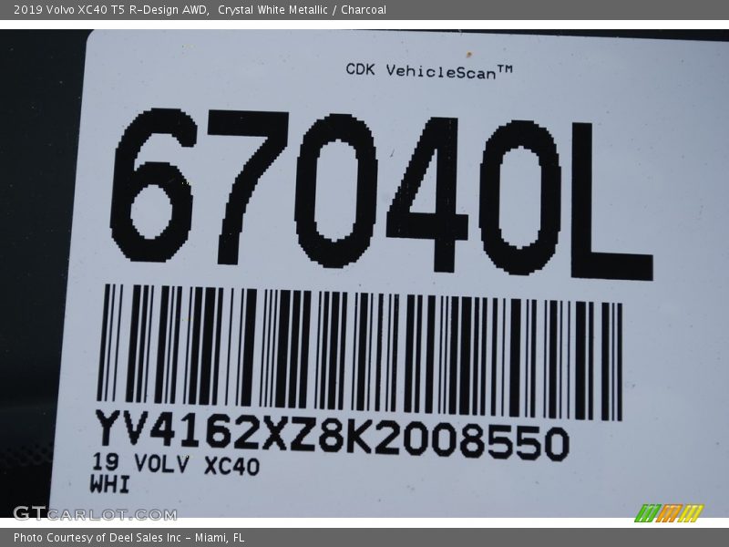 Crystal White Metallic / Charcoal 2019 Volvo XC40 T5 R-Design AWD