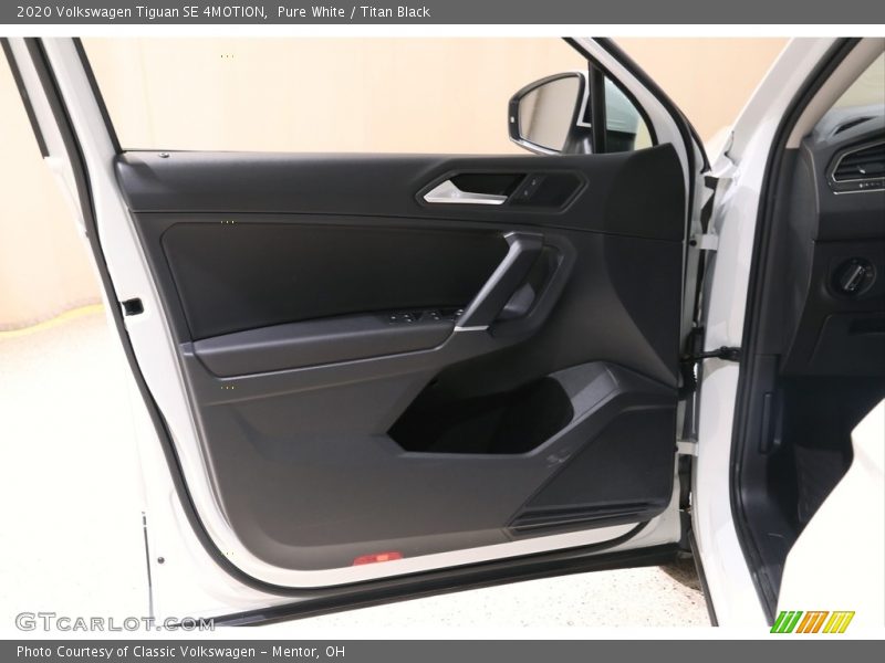 Pure White / Titan Black 2020 Volkswagen Tiguan SE 4MOTION
