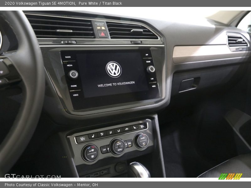 Pure White / Titan Black 2020 Volkswagen Tiguan SE 4MOTION