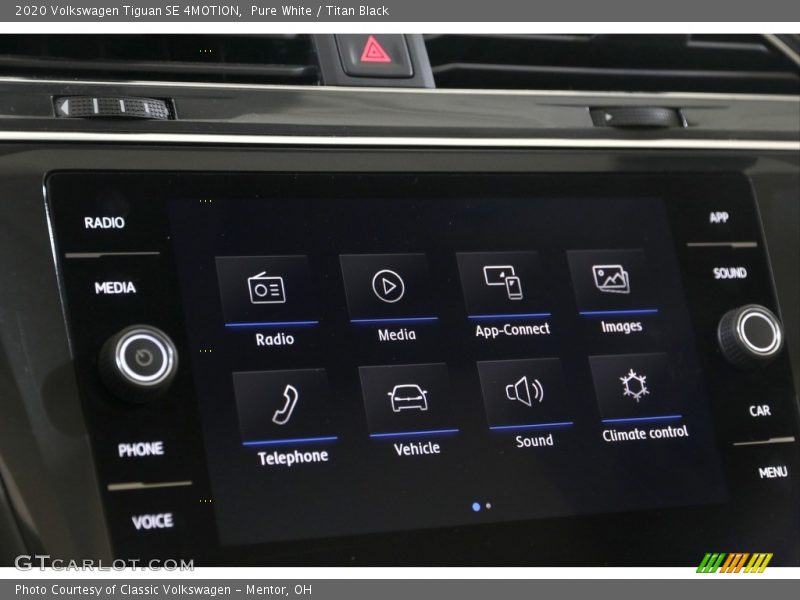 Pure White / Titan Black 2020 Volkswagen Tiguan SE 4MOTION