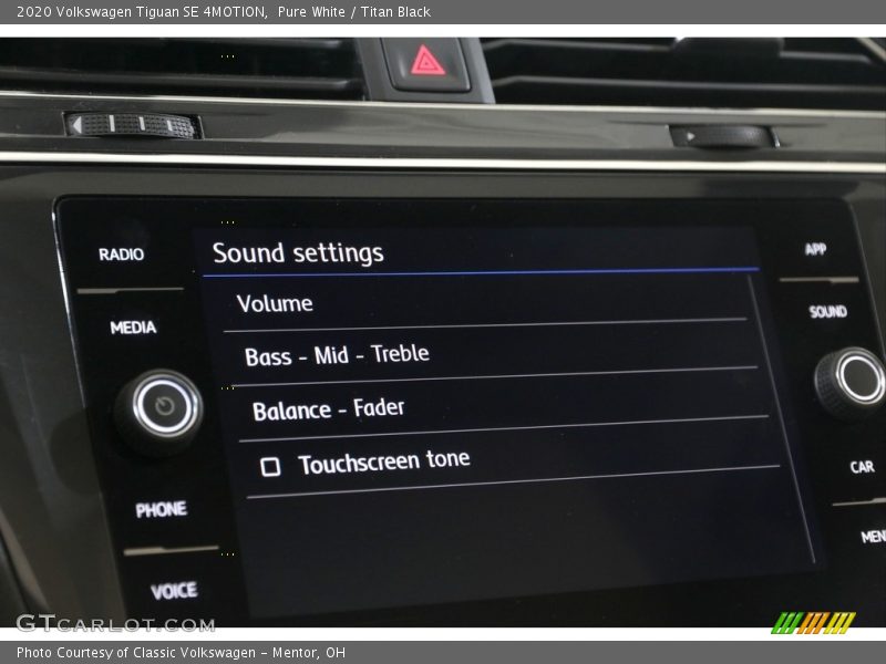 Pure White / Titan Black 2020 Volkswagen Tiguan SE 4MOTION