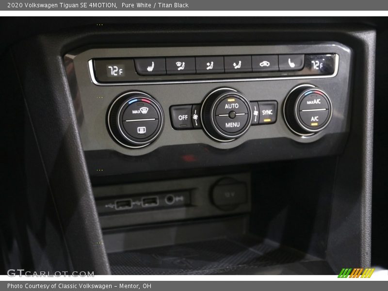 Pure White / Titan Black 2020 Volkswagen Tiguan SE 4MOTION