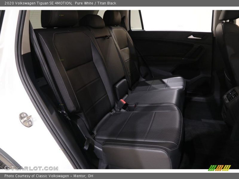 Pure White / Titan Black 2020 Volkswagen Tiguan SE 4MOTION