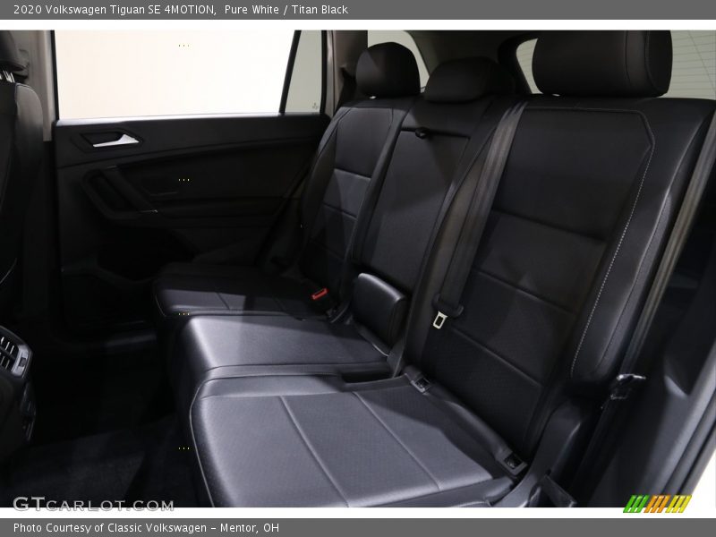 Pure White / Titan Black 2020 Volkswagen Tiguan SE 4MOTION