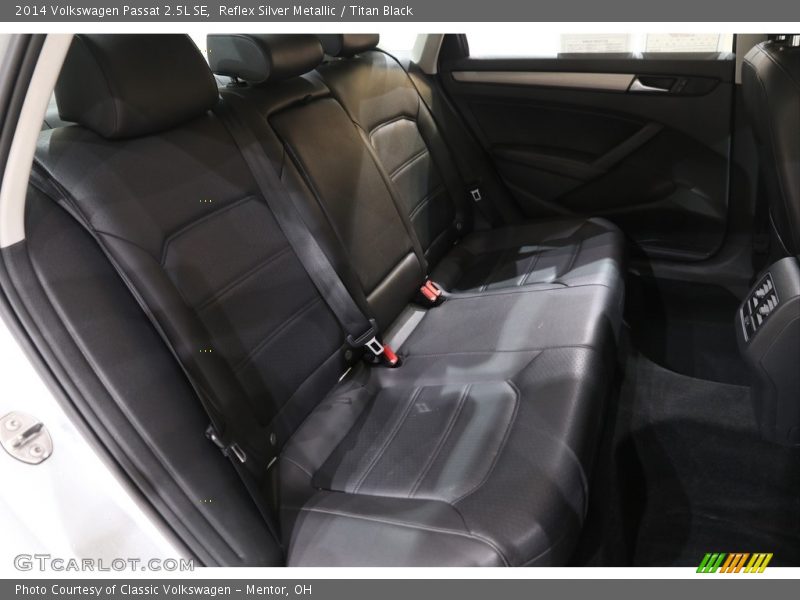 Reflex Silver Metallic / Titan Black 2014 Volkswagen Passat 2.5L SE