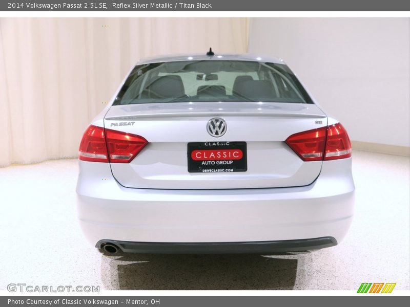 Reflex Silver Metallic / Titan Black 2014 Volkswagen Passat 2.5L SE