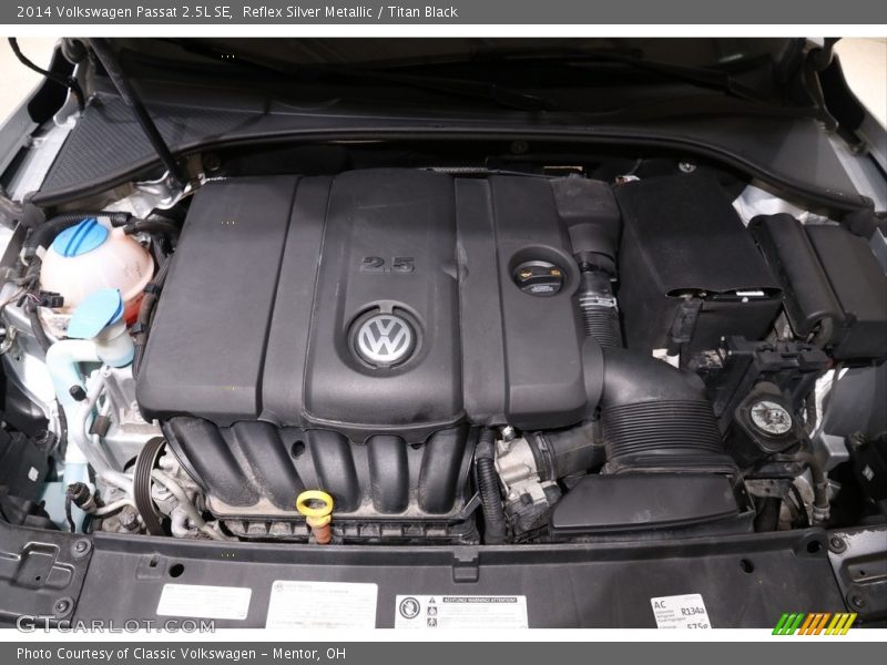 Reflex Silver Metallic / Titan Black 2014 Volkswagen Passat 2.5L SE