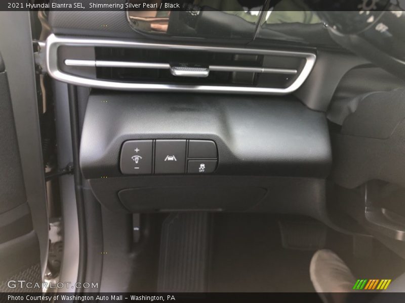 Shimmering Silver Pearl / Black 2021 Hyundai Elantra SEL