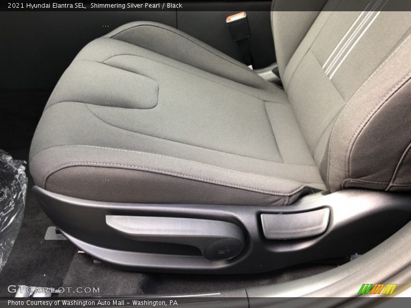 Shimmering Silver Pearl / Black 2021 Hyundai Elantra SEL