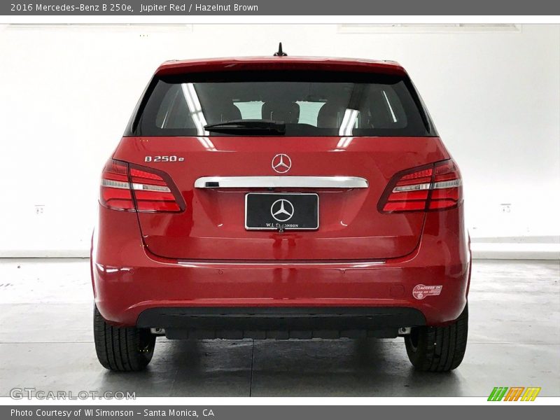 Jupiter Red / Hazelnut Brown 2016 Mercedes-Benz B 250e