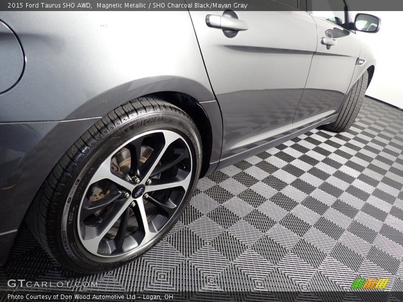 Magnetic Metallic / SHO Charcoal Black/Mayan Gray 2015 Ford Taurus SHO AWD