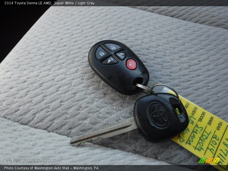 Super White / Light Gray 2014 Toyota Sienna LE AWD