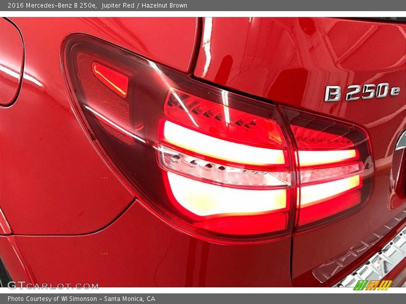 Jupiter Red / Hazelnut Brown 2016 Mercedes-Benz B 250e