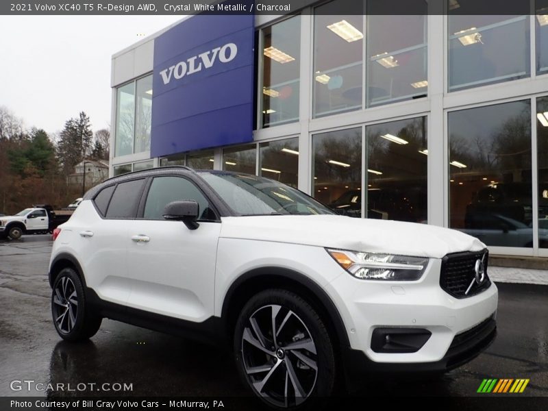 Front 3/4 View of 2021 XC40 T5 R-Design AWD