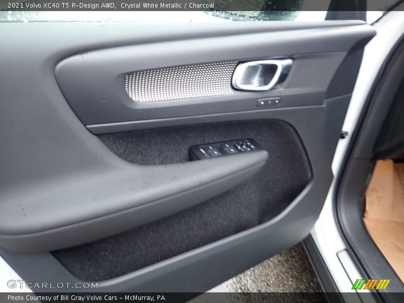 Crystal White Metallic / Charcoal 2021 Volvo XC40 T5 R-Design AWD