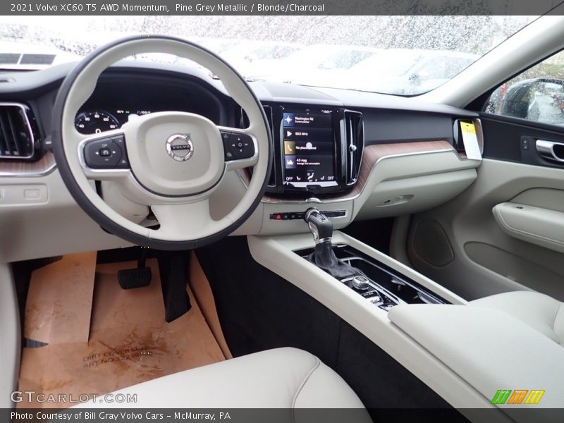  2021 XC60 T5 AWD Momentum Blonde/Charcoal Interior