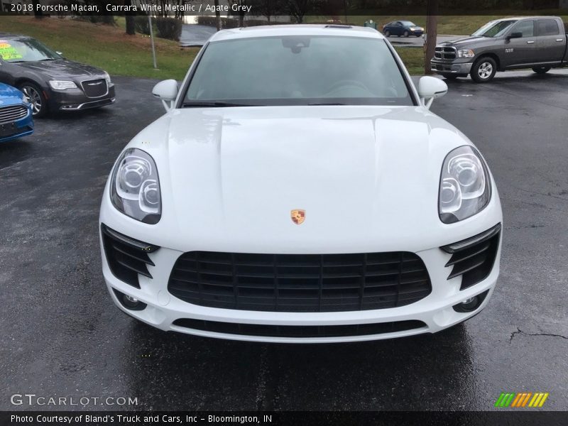 Carrara White Metallic / Agate Grey 2018 Porsche Macan