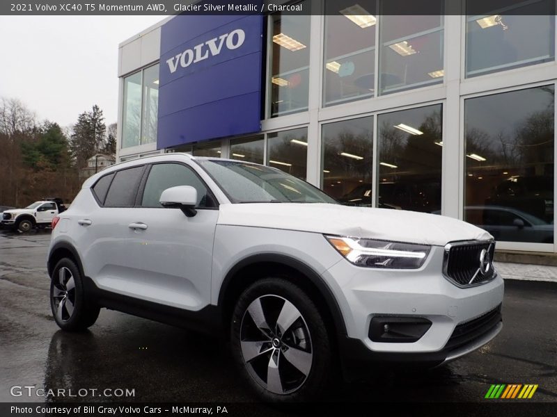 Glacier Silver Metallic / Charcoal 2021 Volvo XC40 T5 Momentum AWD