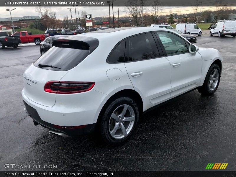 Carrara White Metallic / Agate Grey 2018 Porsche Macan