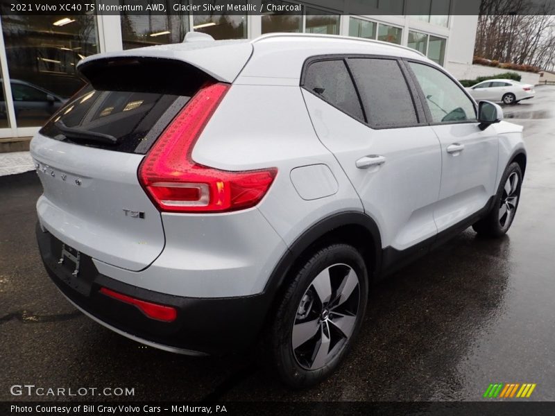 Glacier Silver Metallic / Charcoal 2021 Volvo XC40 T5 Momentum AWD