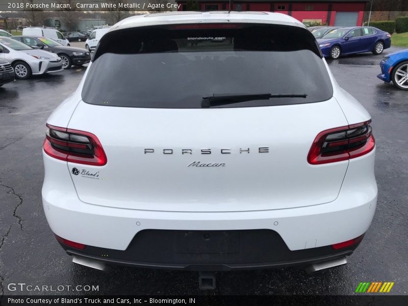 Carrara White Metallic / Agate Grey 2018 Porsche Macan