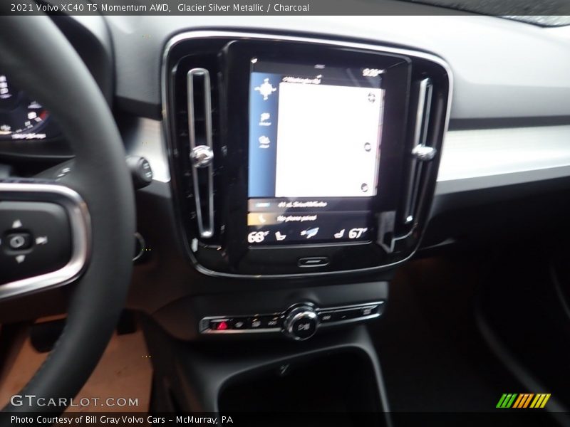 Glacier Silver Metallic / Charcoal 2021 Volvo XC40 T5 Momentum AWD