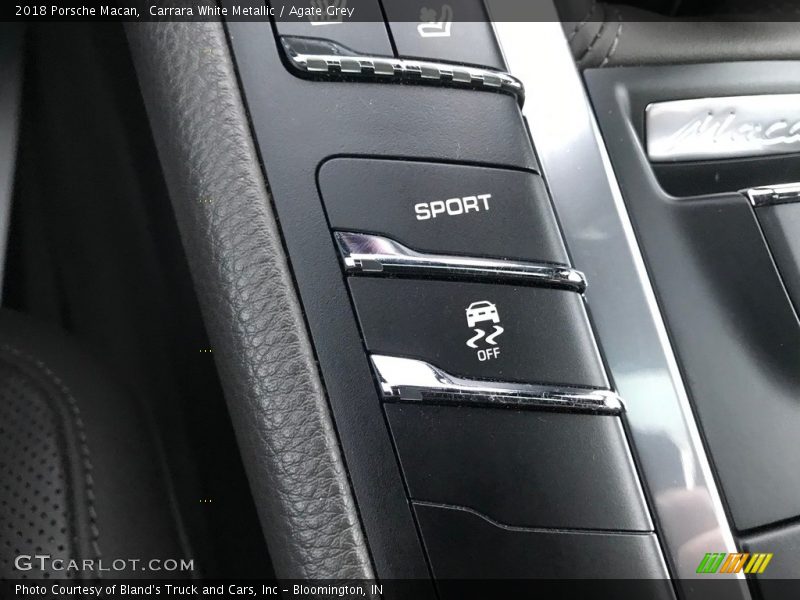 Carrara White Metallic / Agate Grey 2018 Porsche Macan