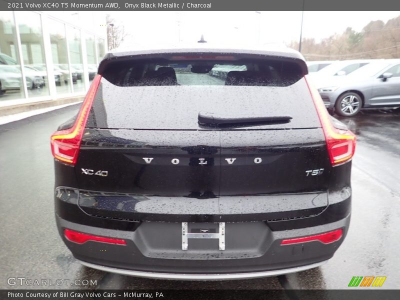 Onyx Black Metallic / Charcoal 2021 Volvo XC40 T5 Momentum AWD