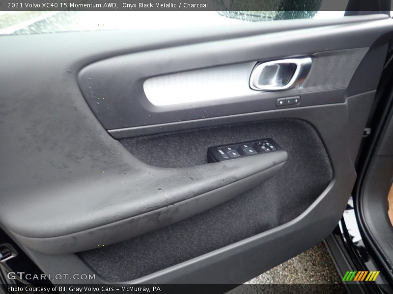 Onyx Black Metallic / Charcoal 2021 Volvo XC40 T5 Momentum AWD