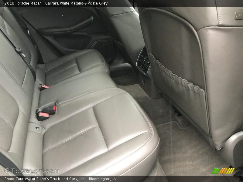 Carrara White Metallic / Agate Grey 2018 Porsche Macan