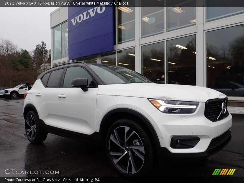 Front 3/4 View of 2021 XC40 T5 R-Design AWD
