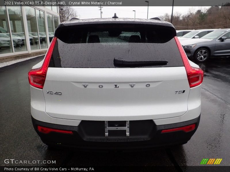 Crystal White Metallic / Charcoal 2021 Volvo XC40 T5 R-Design AWD