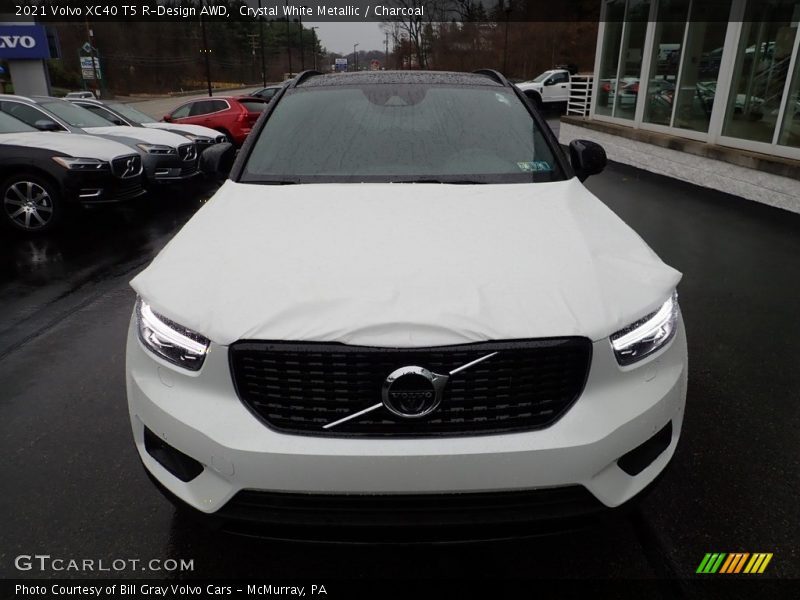 Crystal White Metallic / Charcoal 2021 Volvo XC40 T5 R-Design AWD