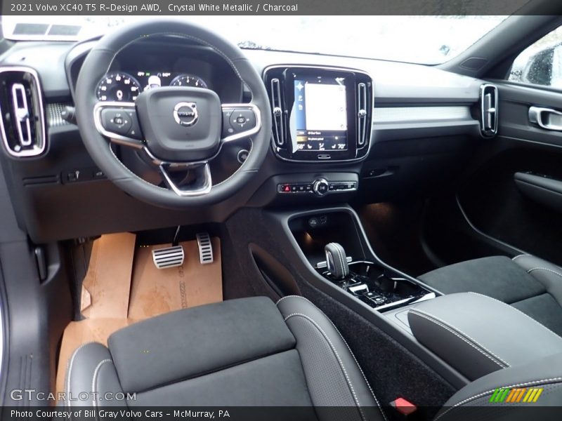  2021 XC40 T5 R-Design AWD Charcoal Interior