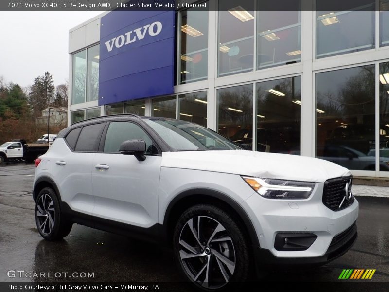 Front 3/4 View of 2021 XC40 T5 R-Design AWD