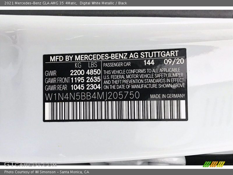 Digital White Metallic / Black 2021 Mercedes-Benz GLA AMG 35 4Matic