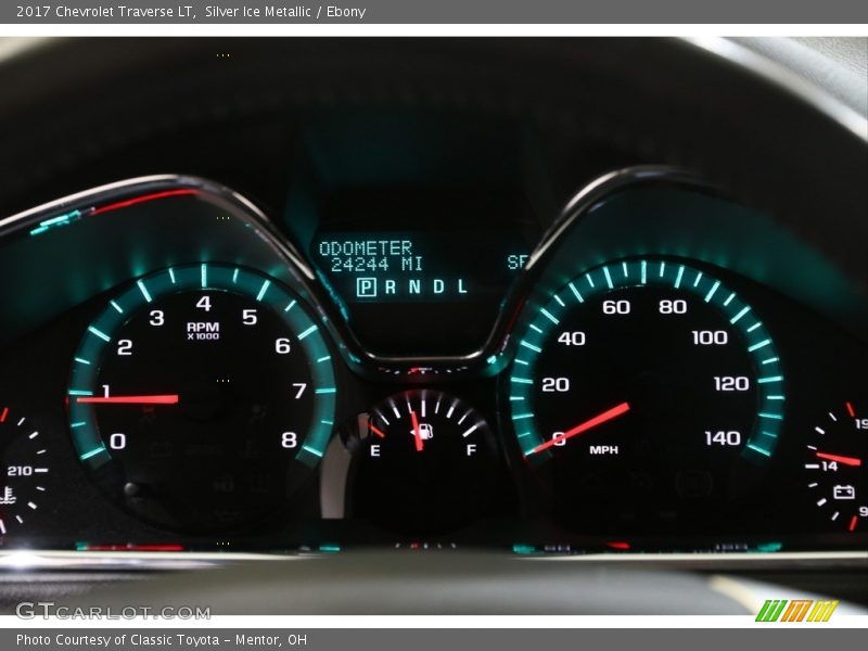 Silver Ice Metallic / Ebony 2017 Chevrolet Traverse LT