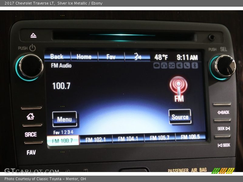 Silver Ice Metallic / Ebony 2017 Chevrolet Traverse LT