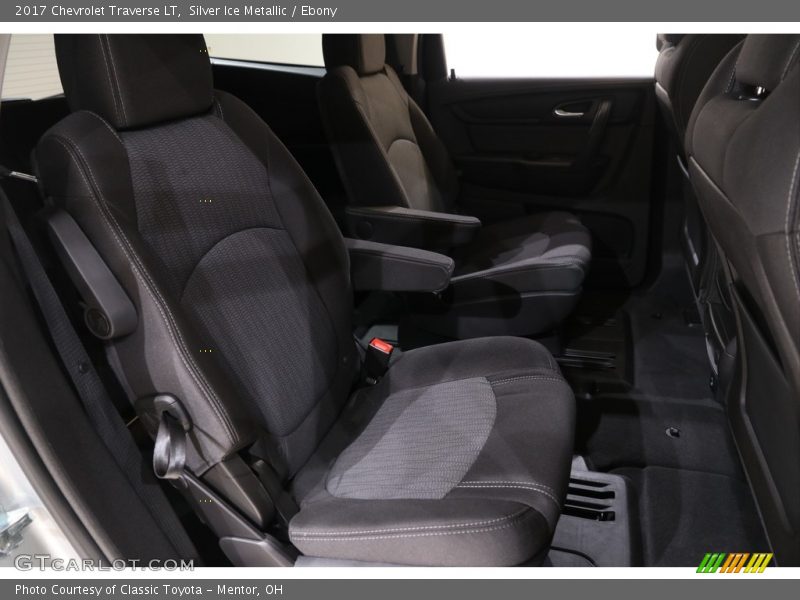 Silver Ice Metallic / Ebony 2017 Chevrolet Traverse LT
