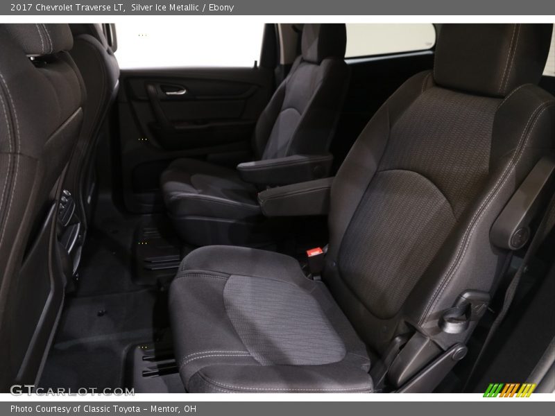 Silver Ice Metallic / Ebony 2017 Chevrolet Traverse LT