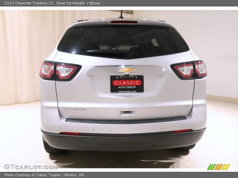 Silver Ice Metallic / Ebony 2017 Chevrolet Traverse LT