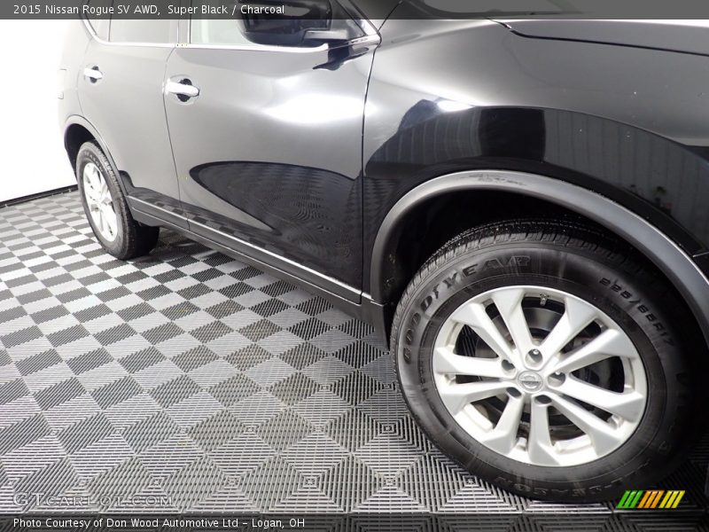 Super Black / Charcoal 2015 Nissan Rogue SV AWD