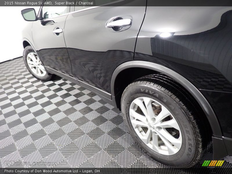 Super Black / Charcoal 2015 Nissan Rogue SV AWD